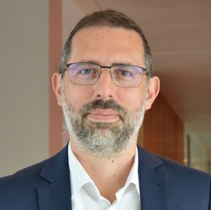 Portrait d'Olivier Corolleur, directeur général de l'Arcep