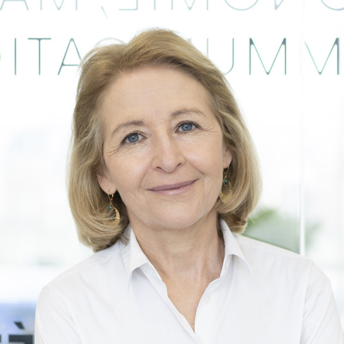 Portrait de Laure de La Raudi&egrave;re, pr&eacute;sidente de l'Arcep